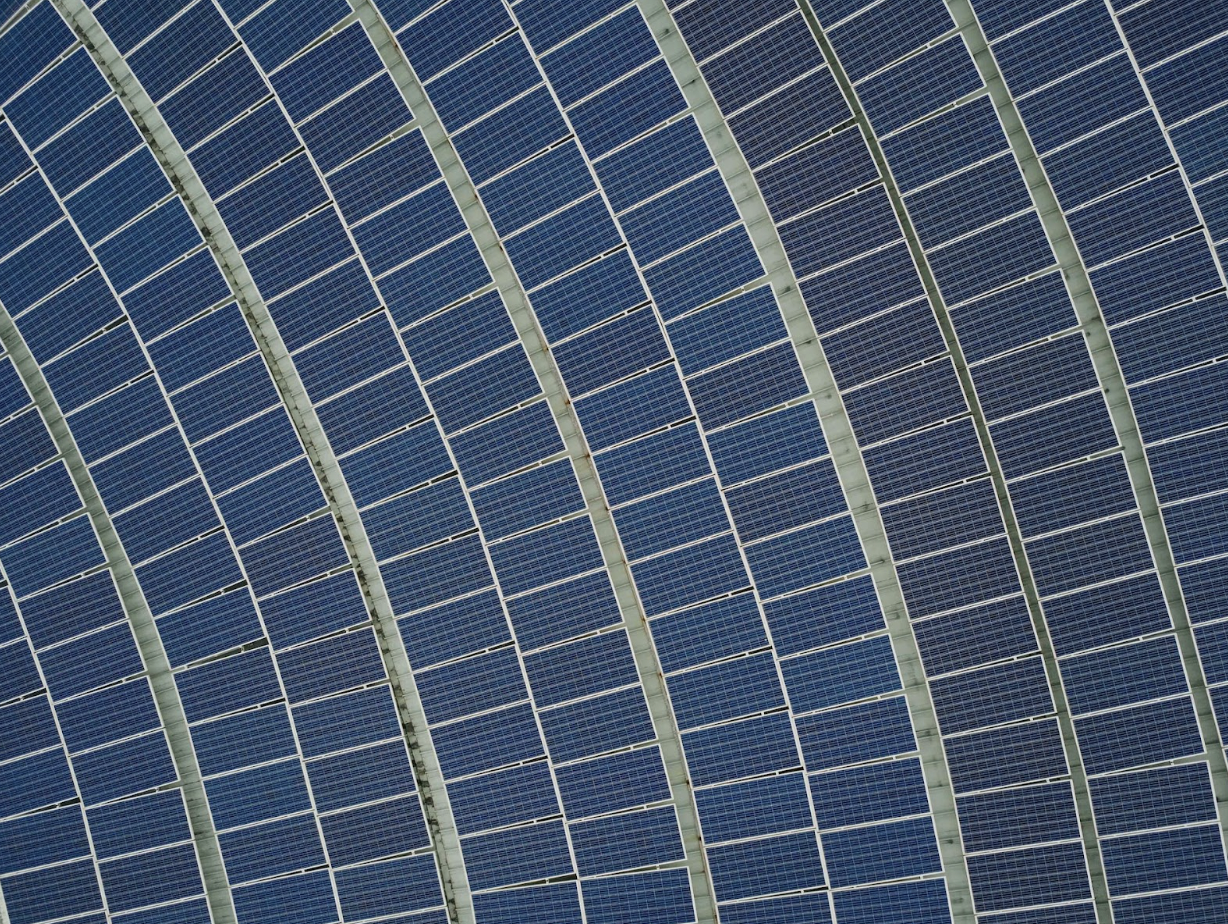 <strong>How Efficient are Commercial Solar Panels?</strong>